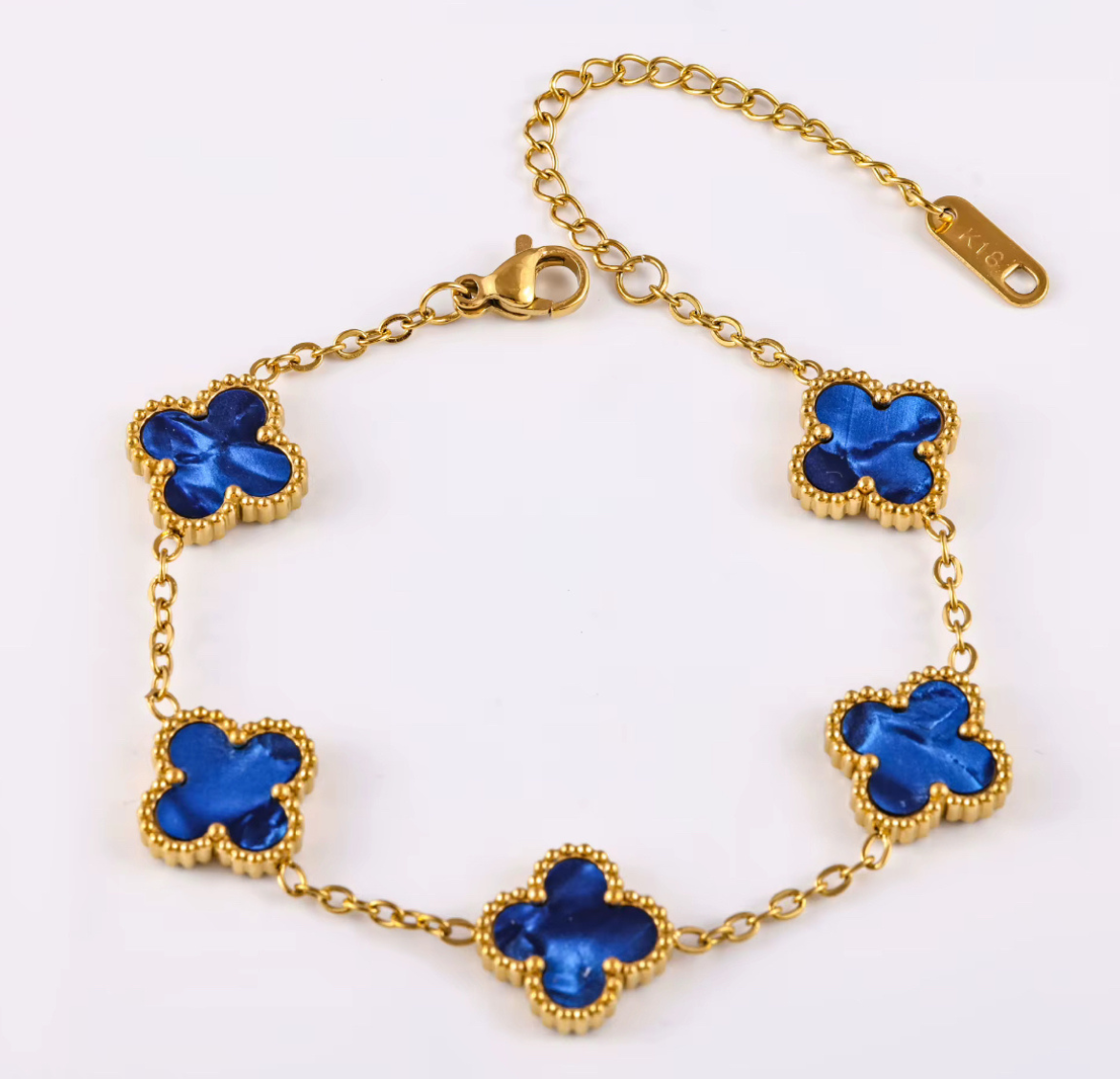 Bracelet Bleu Rayonnant en base argent 925 et plaqué or 18k, trèfles nacrés étincelants