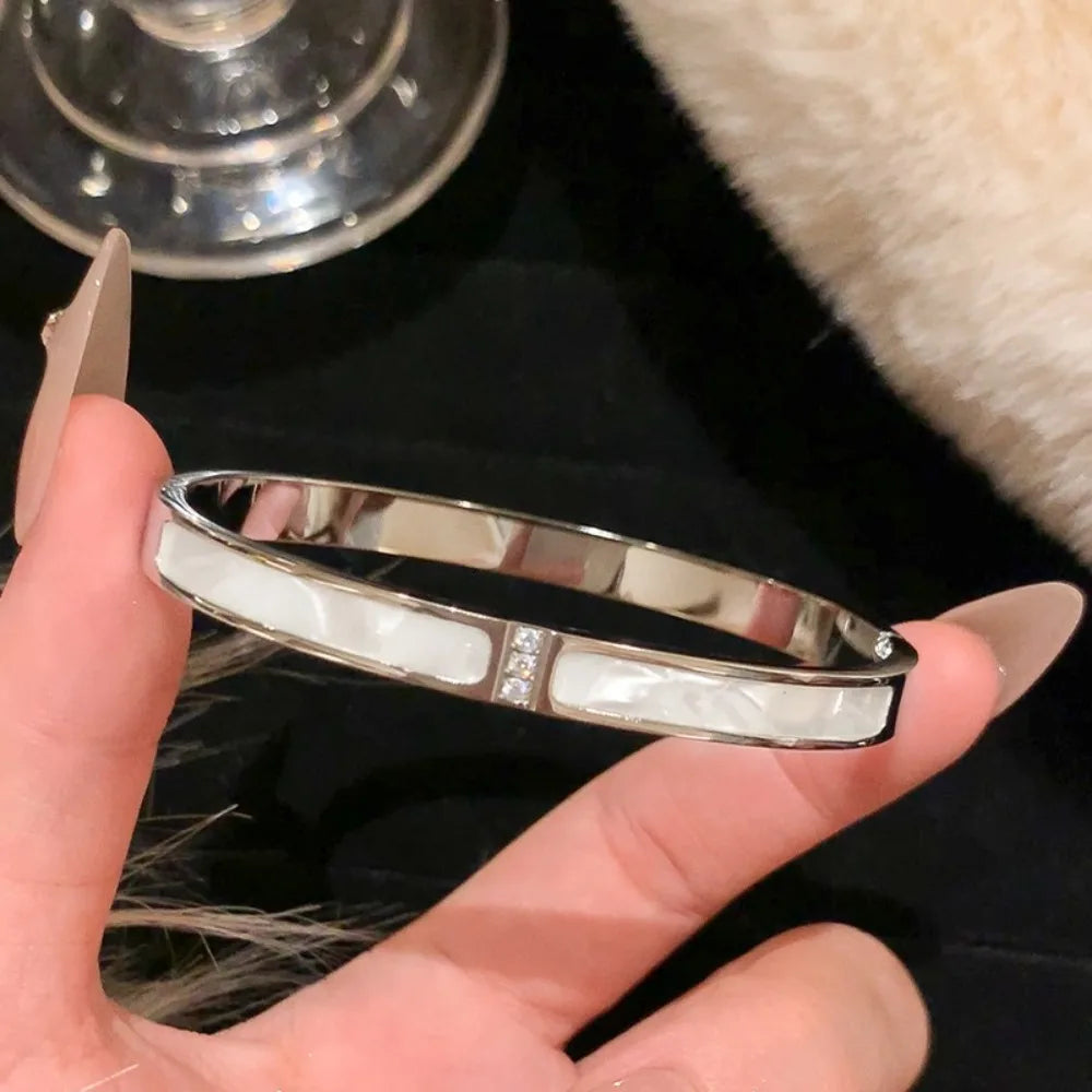 Titanium steel bracelet - Elegance and strength