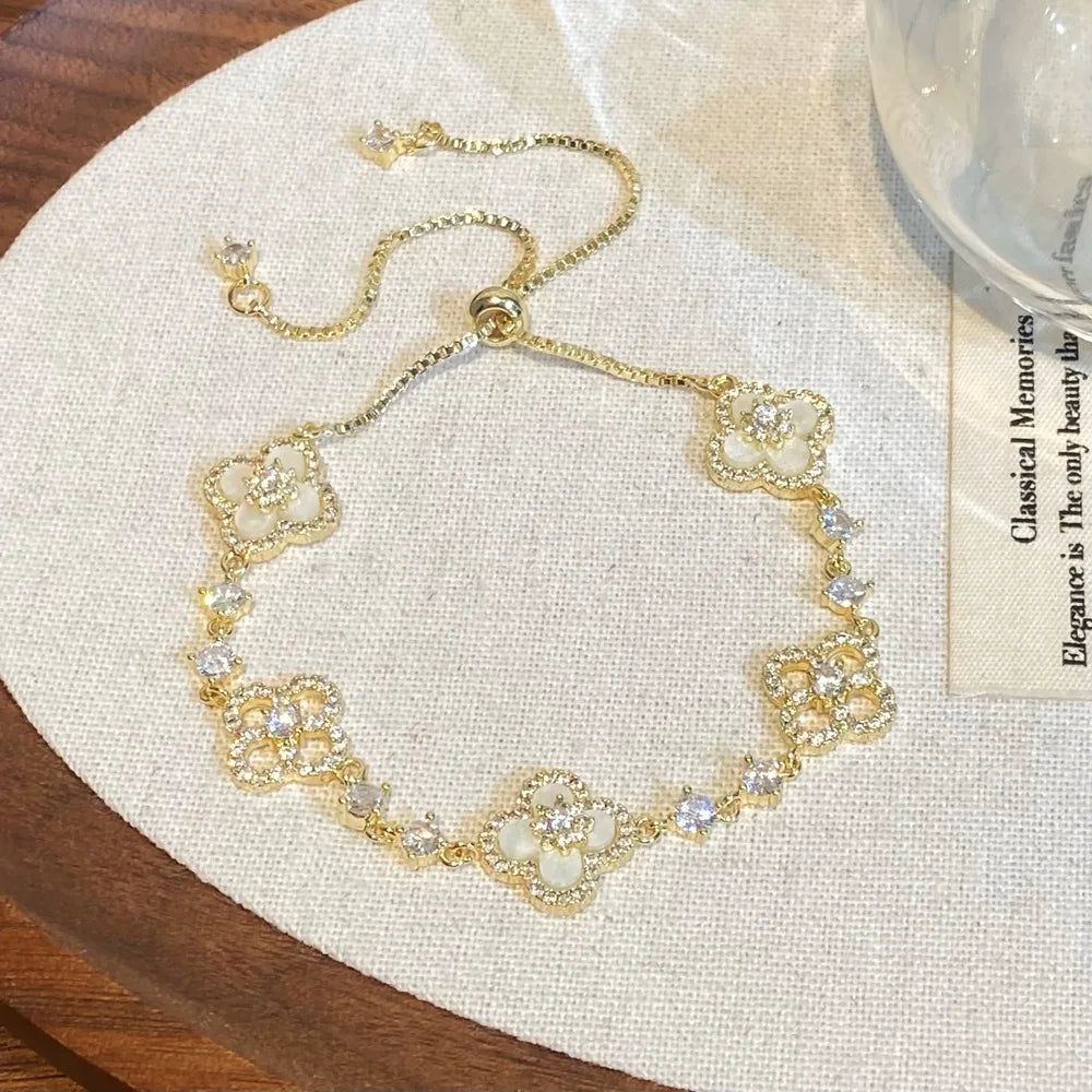 Bracelet réglable fleur cristal – nacre