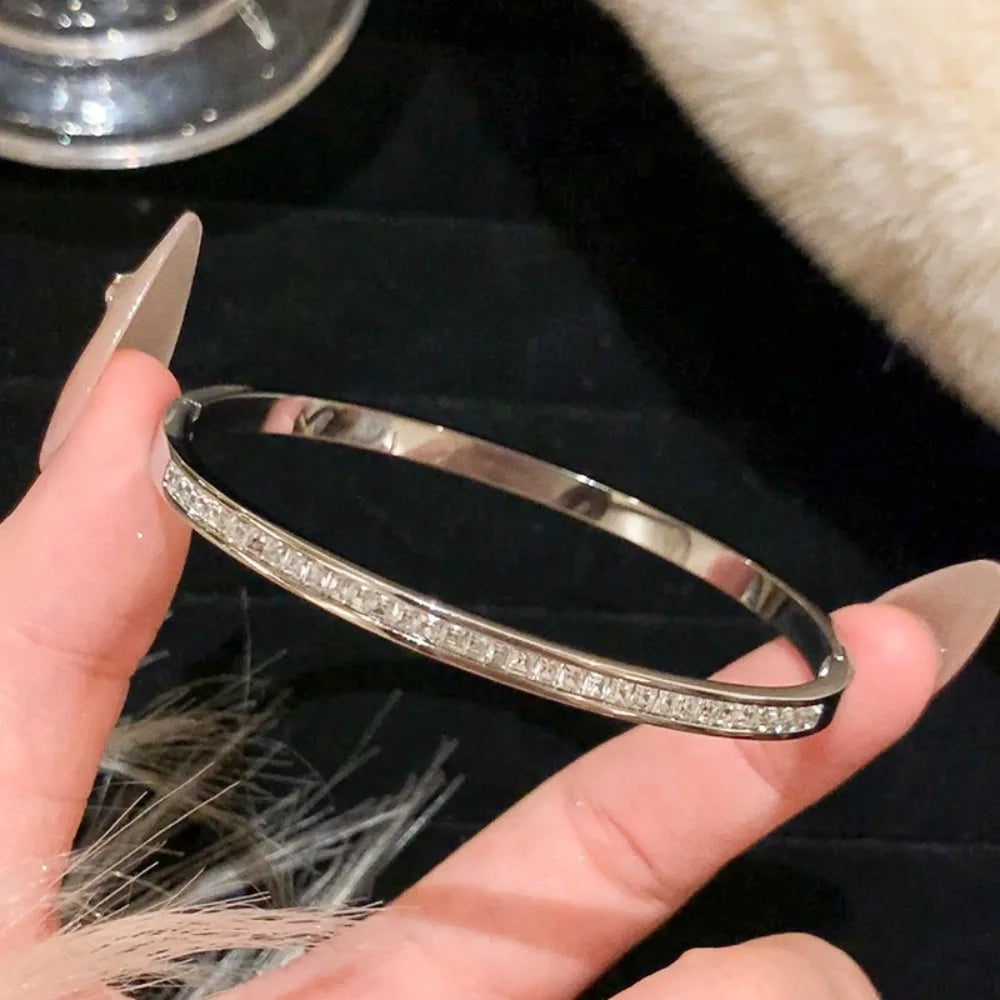 Titanium steel bracelet - Elegance and strength