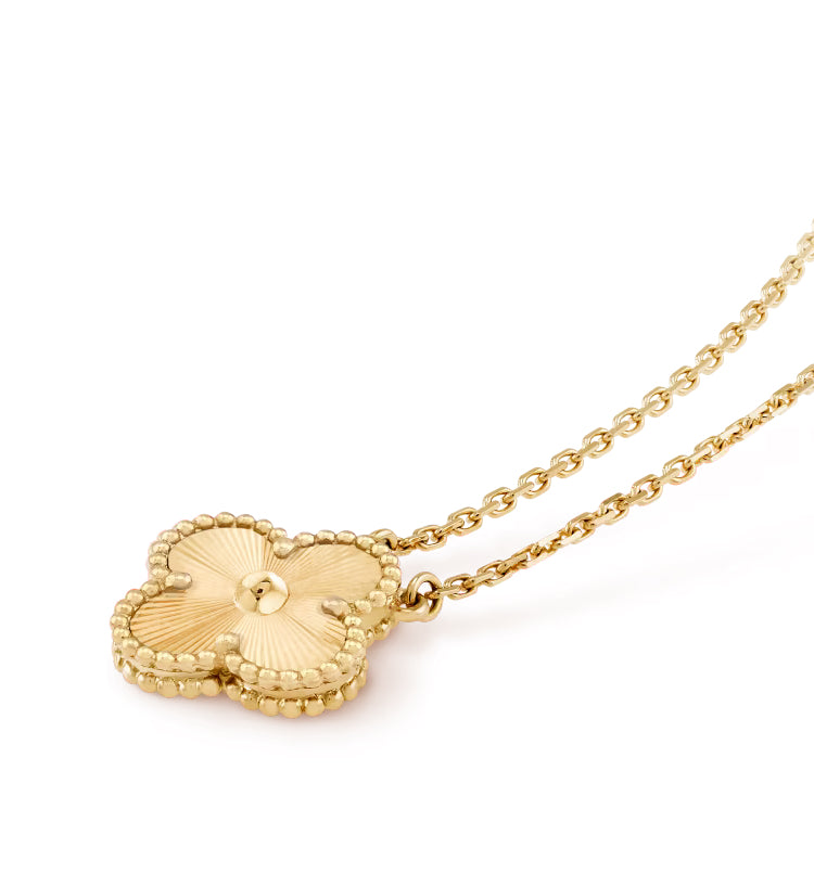 Collier Doré Élégant - Inspiration Luxe & Style Intemporel