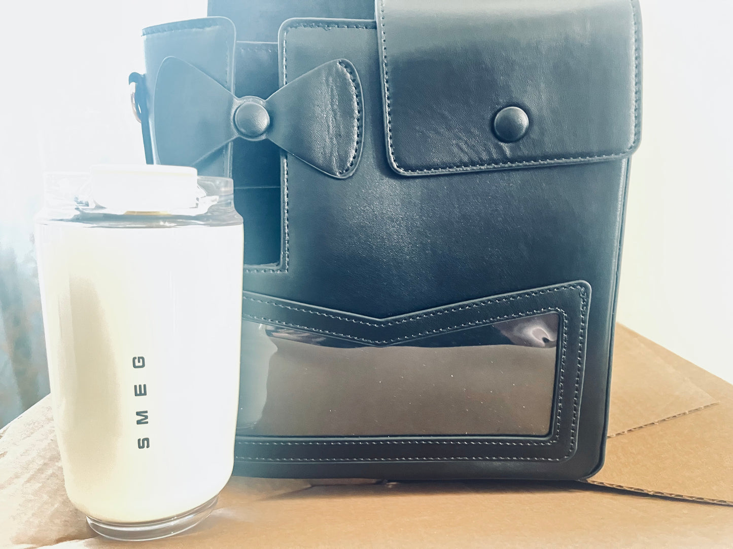 Sac noir "arrondi" sur le coté gauche avec porte-gobelet + Mug isotherme inox 240ml – Coffret cadeau tendance