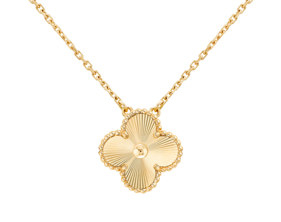 Collier Doré Élégant - Inspiration Luxe & Style Intemporel