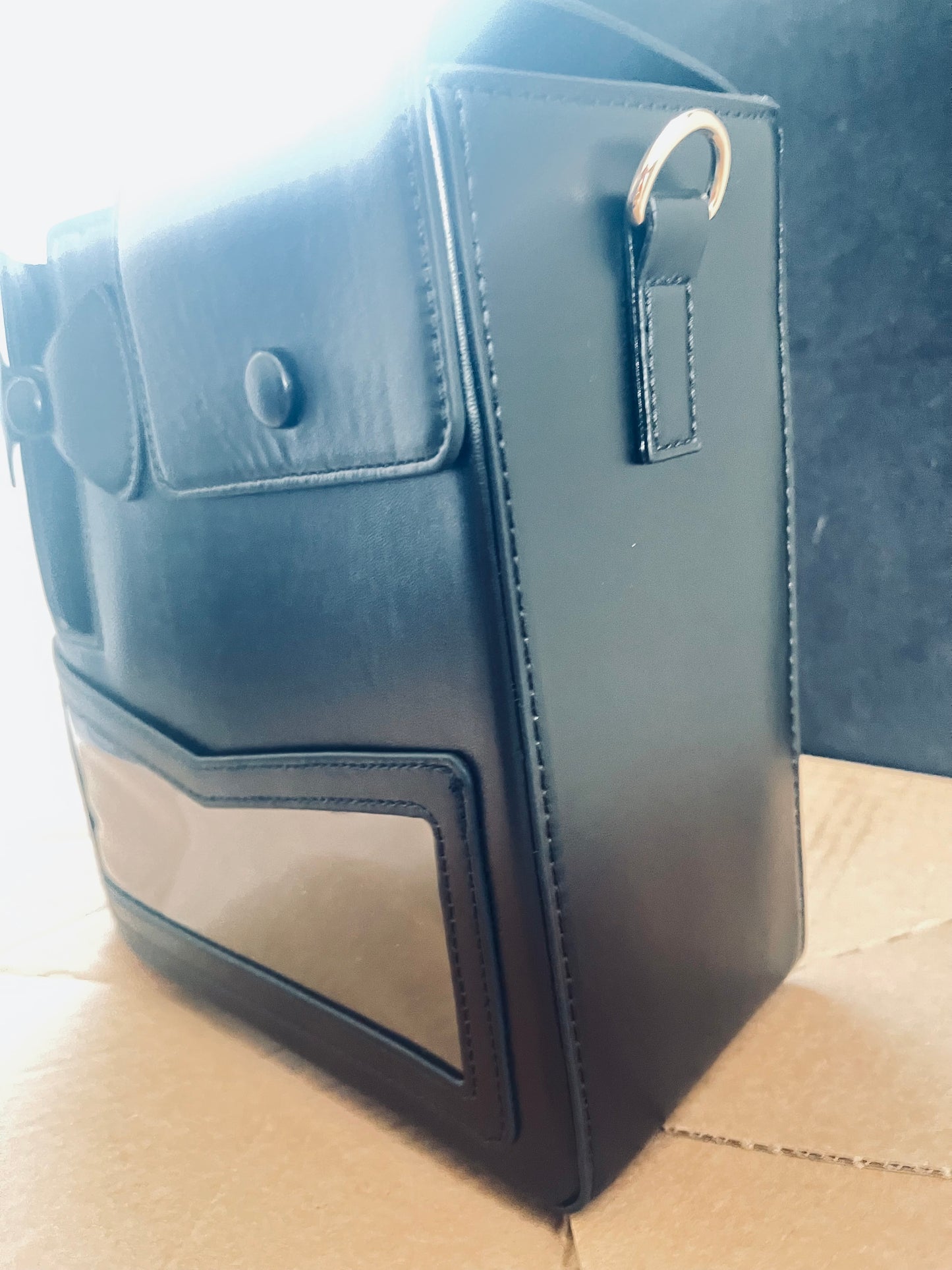 Sac noir "arrondi" sur le coté gauche avec porte-gobelet + Mug isotherme inox 240ml – Coffret cadeau tendance