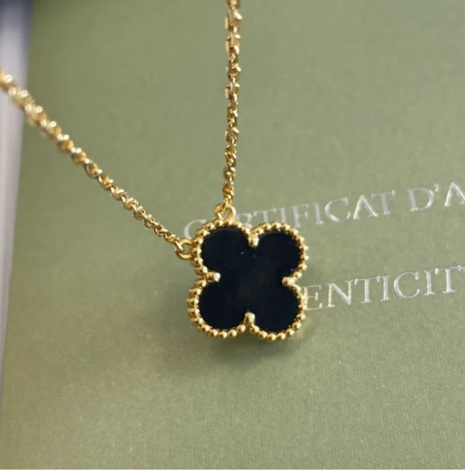 Collier Noir Élégant - Inspiration Luxe & Style Intemporel