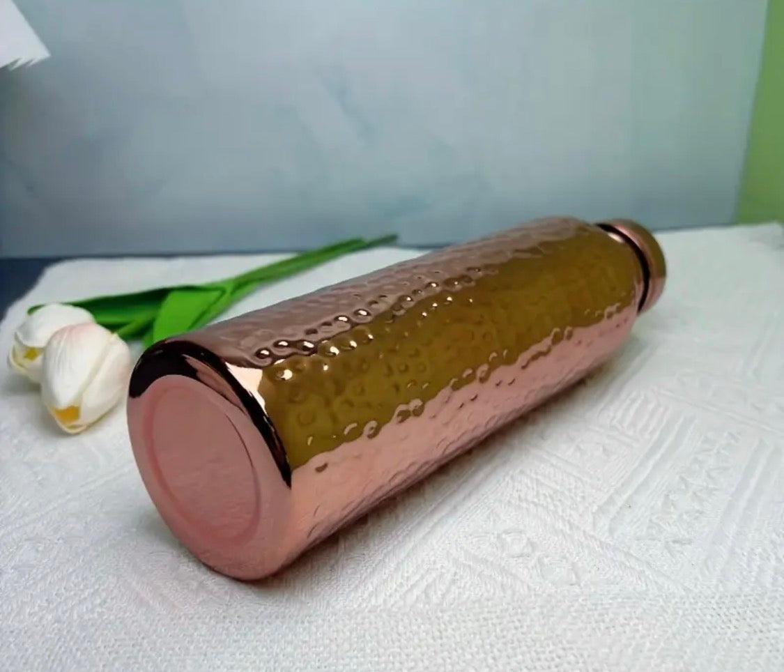 Bouteille en cuivre martelé 800ml – Élégance & Bien-être au quotidien