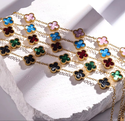 Bracelet Bleu Rayonnant en base argent 925 et plaqué or 18k, trèfles nacrés étincelants