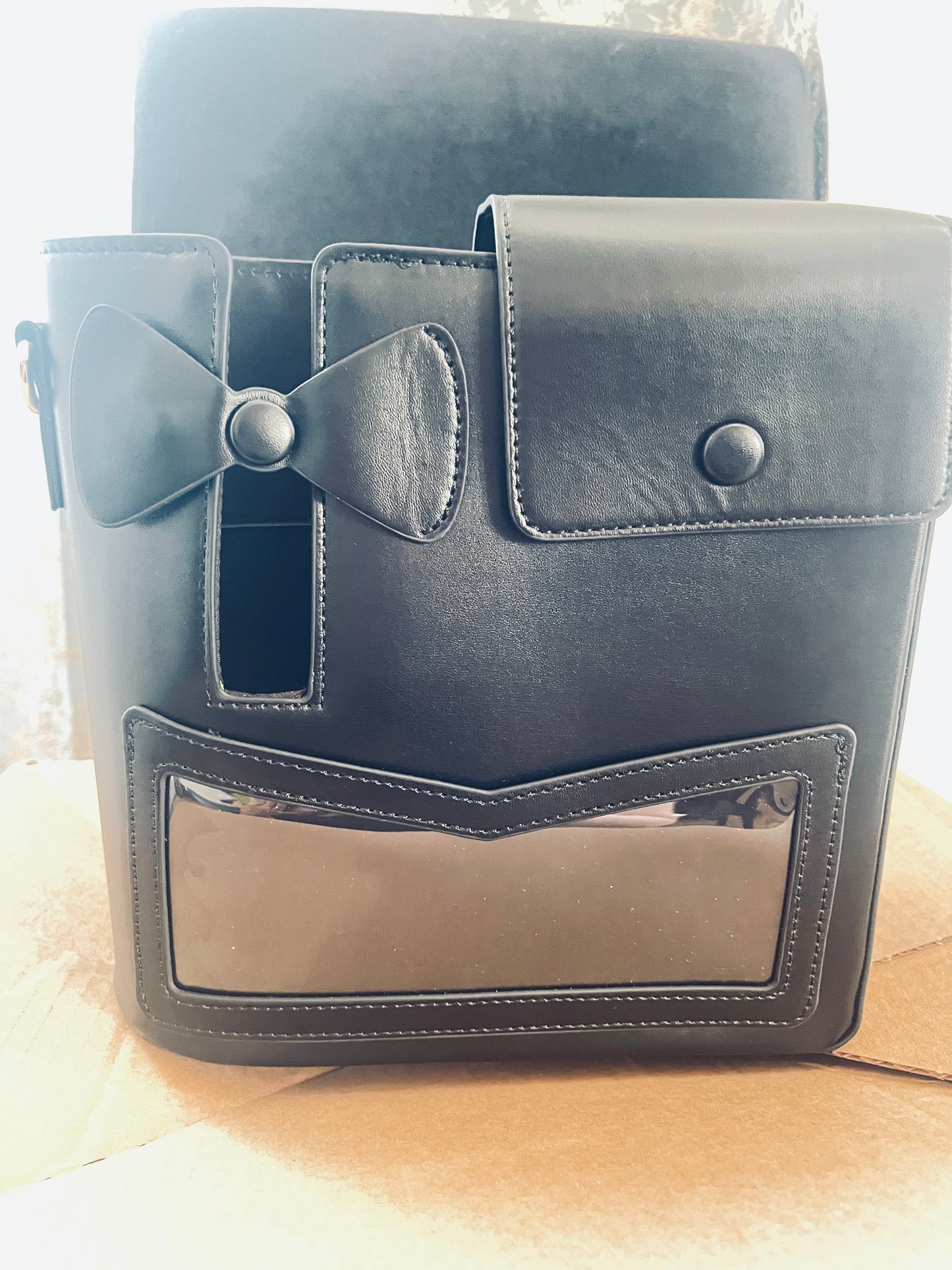 Sac noir "arrondi" sur le coté gauche avec porte-gobelet + Mug isotherme inox 240ml – Coffret cadeau tendance