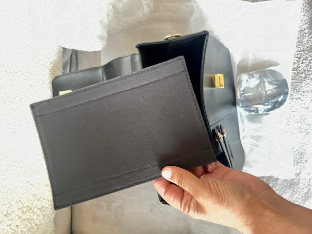 Sac noir "arrondi" sur le coté gauche avec porte-gobelet + Mug isotherme inox 240ml – Coffret cadeau tendance