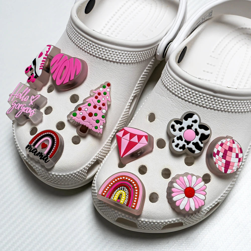 Breloques de chaussures LED roses, 1 pièce, animaux mignons, chat, cochon, arbre de noël, épingles à boucle de chaussure lumineuses pour femmes, accessoires de sabots, pendentif en jean